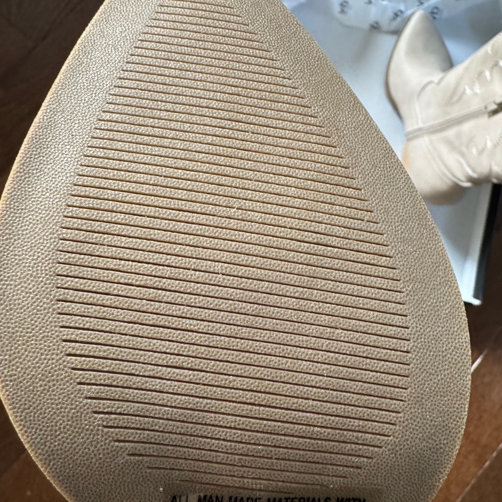 Beige Western-Style Women's Boots - Picture 4 of 5